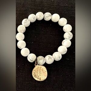 Vtg Raw Howlite Stone Bracelet w/ Roman Coin Charm